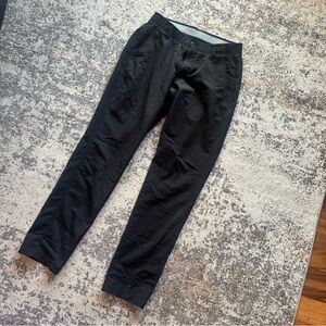EUC Under Armour Men's Black Golf Pants- Straight Fit---sz 32/32